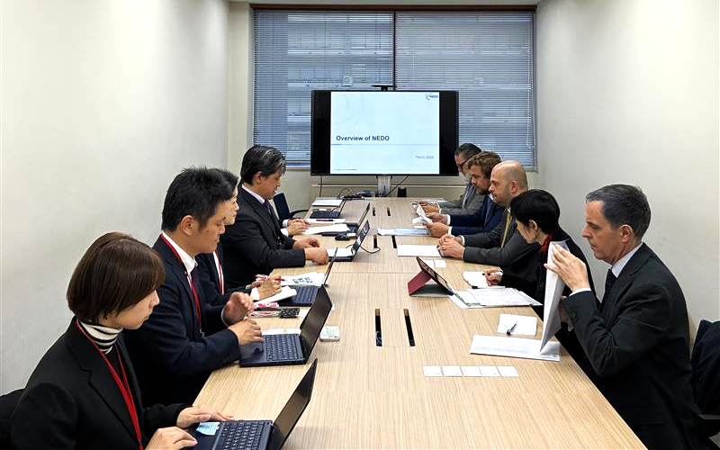 ネド、ポルトガル共和国代表団の意見交換の様子の写真