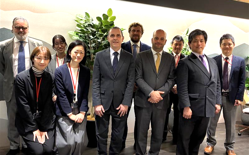 ネド、ポルトガル共和国代表団の集合写真