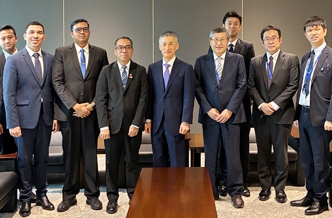 インドネシア高等教育 科学技術省訪問団とネド関係者の集合写真