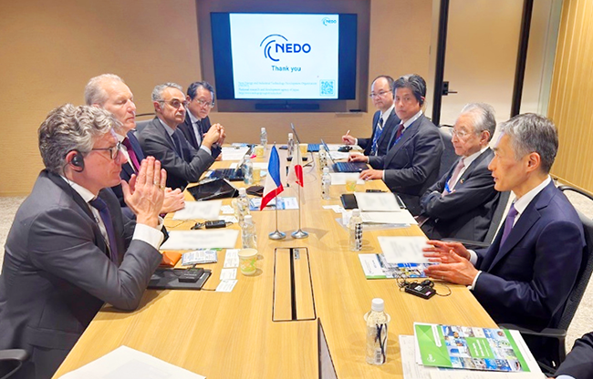 Photo of the meeting between NEDO and Air Liquide
