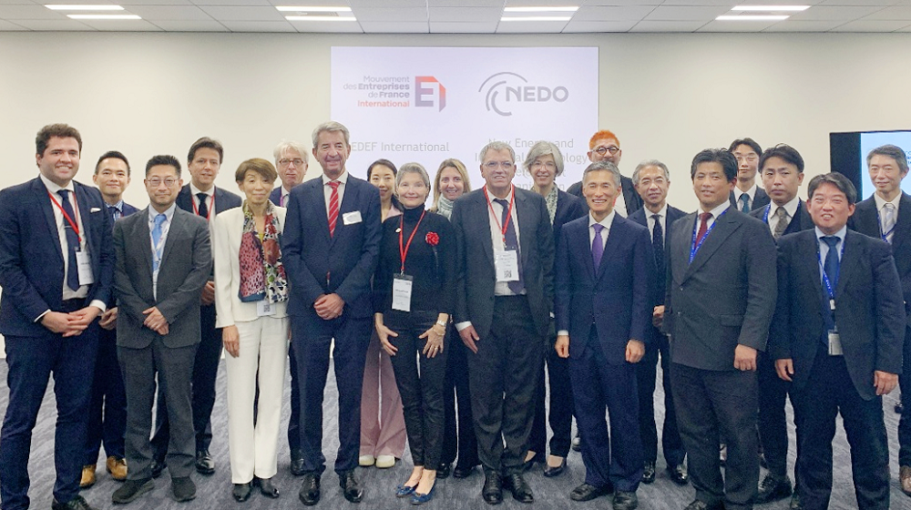 ネド関係者とフランス企業運動関係者の集合写真