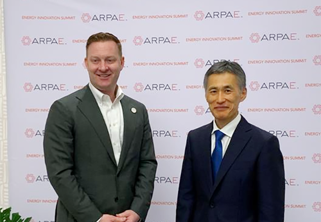 ネド横島副理事長とARPA-Eコナー・プロハスカ長官の写真