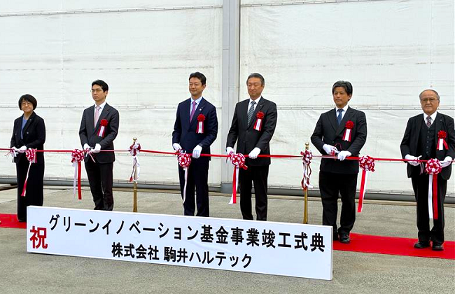 テープカットの写真