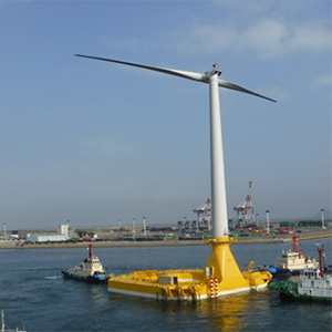 設置海域への風車・浮体の曳航①