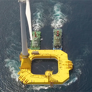 設置海域への風車・浮体の曳航⑩