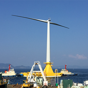 設置海域への風車・浮体の曳航⑫